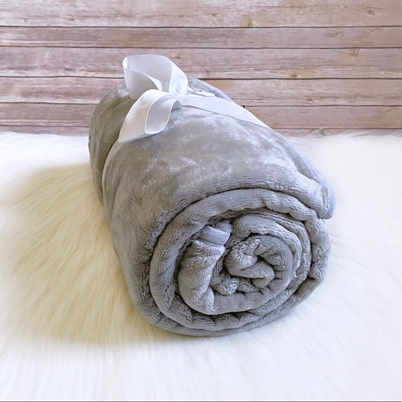 UGG Seal Heather Duffield Throw - Picture 4 of 5